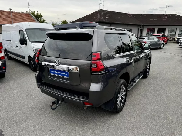 Toyota Land Cruiser 2.8D - CZ - Invincible - foto 6