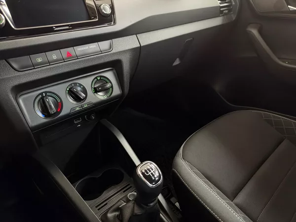 Škoda Fabia Ambition 1.0 TSI - CZ - DPH - foto 14