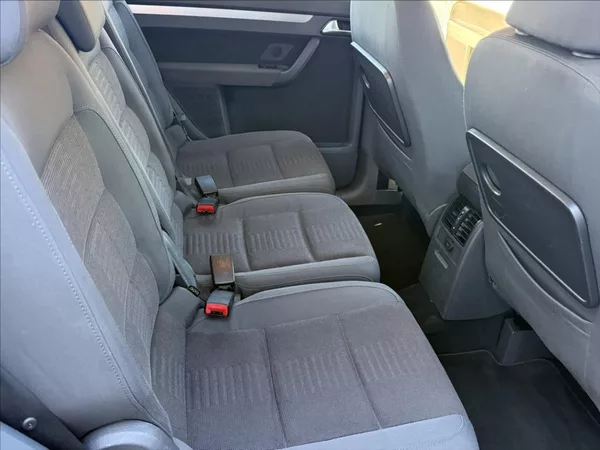 Volkswagen Touran 2,0 TDi DSG highline 7-míst - foto 10