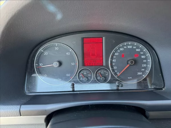 Volkswagen Touran 2,0 TDi DSG highline 7-míst - foto 13
