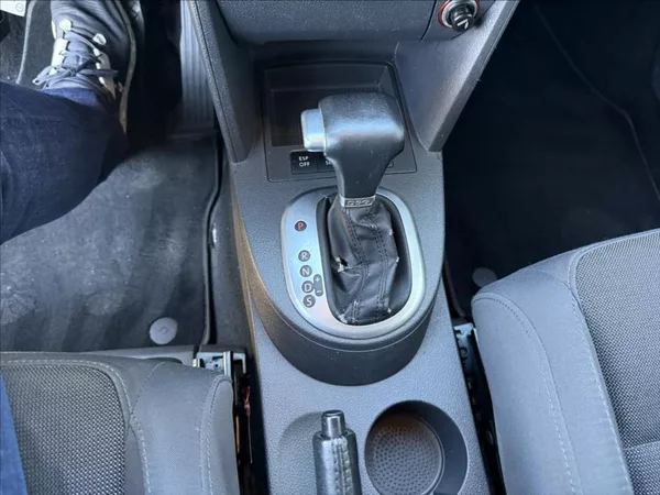 Volkswagen Touran 2,0 TDi DSG highline 7-míst - foto 15