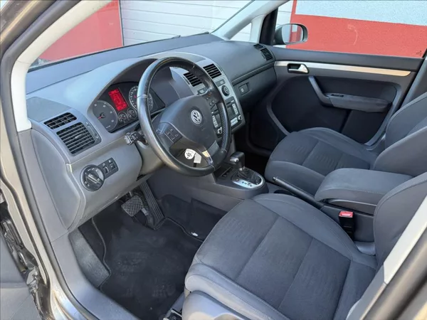 Volkswagen Touran 2,0 TDi DSG highline 7-míst - foto 4