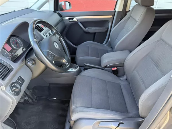 Volkswagen Touran 2,0 TDi DSG highline 7-míst - foto 5