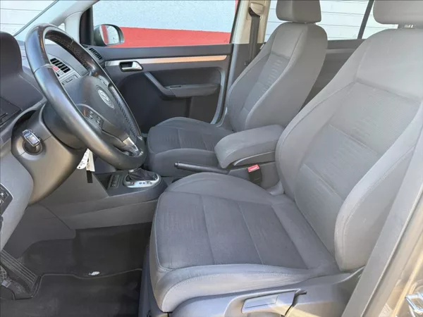 Volkswagen Touran 2,0 TDi DSG highline 7-míst - foto 6