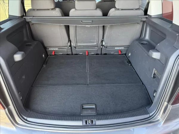 Volkswagen Touran 2,0 TDi DSG highline 7-míst - foto 8