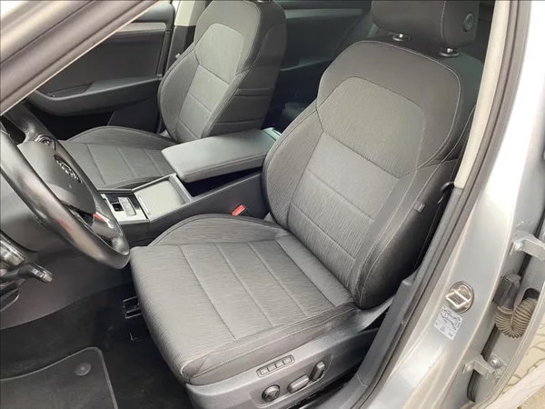 Škoda Superb 2,0 TDi EXECUTIVE / DSG / NAV - foto 10