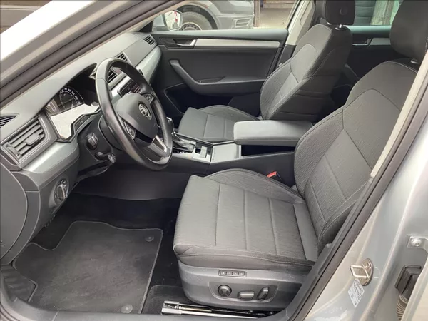 Škoda Superb 2,0 TDi EXECUTIVE / DSG / NAV - foto 11