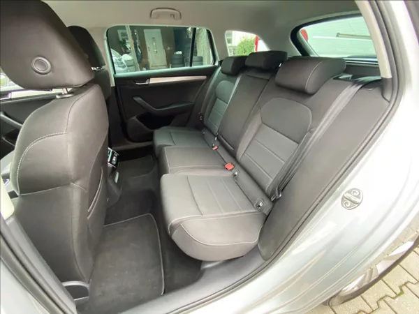 Škoda Superb 2,0 TDi EXECUTIVE / DSG / NAV - foto 13