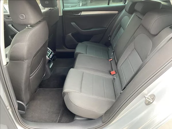 Škoda Superb 2,0 TDi EXECUTIVE / DSG / NAV - foto 14