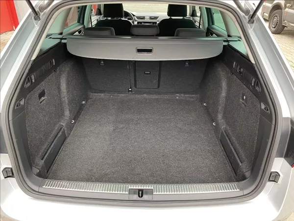 Škoda Superb 2,0 TDi EXECUTIVE / DSG / NAV - foto 16