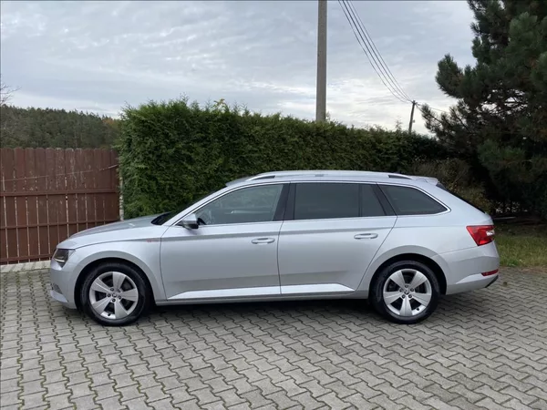 Škoda Superb 2,0 TDi EXECUTIVE / DSG / NAV - foto 2