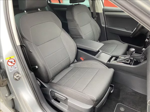 Škoda Superb 2,0 TDi EXECUTIVE / DSG / NAV - foto 21