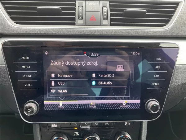 Škoda Superb 2,0 TDi EXECUTIVE / DSG / NAV - foto 25