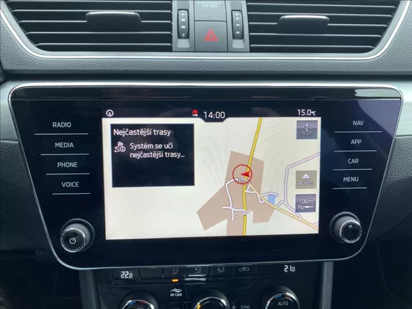Škoda Superb 2,0 TDi EXECUTIVE / DSG / NAV - foto 29