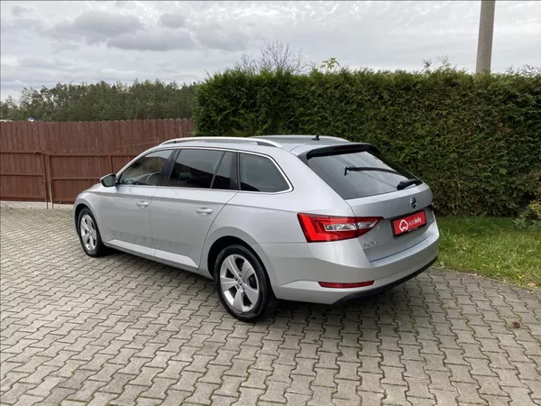 Škoda Superb 2,0 TDi EXECUTIVE / DSG / NAV - foto 3