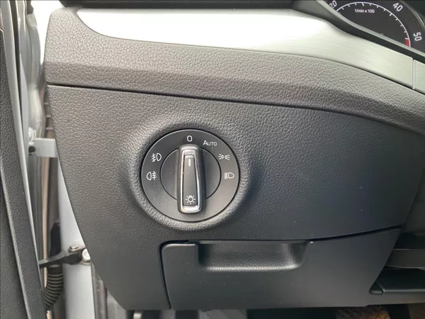 Škoda Superb 2,0 TDi EXECUTIVE / DSG / NAV - foto 34