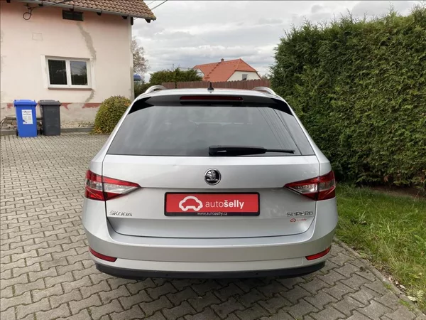 Škoda Superb 2,0 TDi EXECUTIVE / DSG / NAV - foto 4