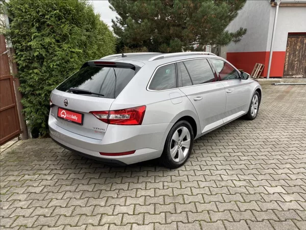 Škoda Superb 2,0 TDi EXECUTIVE / DSG / NAV - foto 5