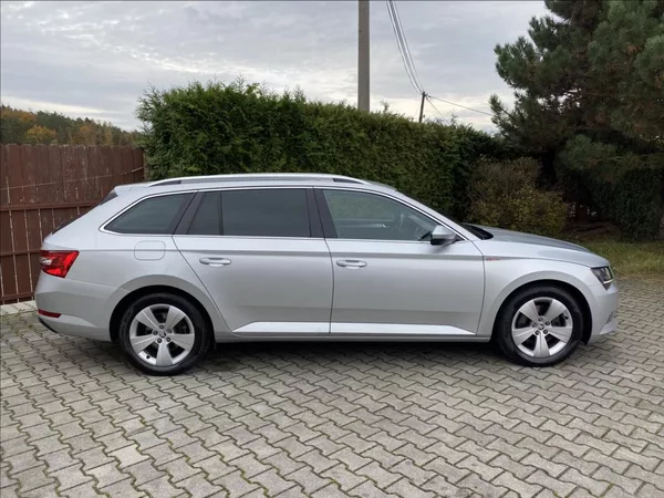 Škoda Superb 2,0 TDi EXECUTIVE / DSG / NAV - foto 6