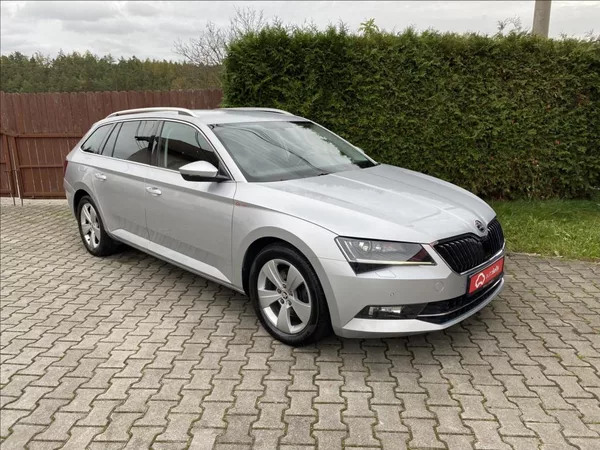Škoda Superb 2,0 TDi EXECUTIVE / DSG / NAV - foto 7