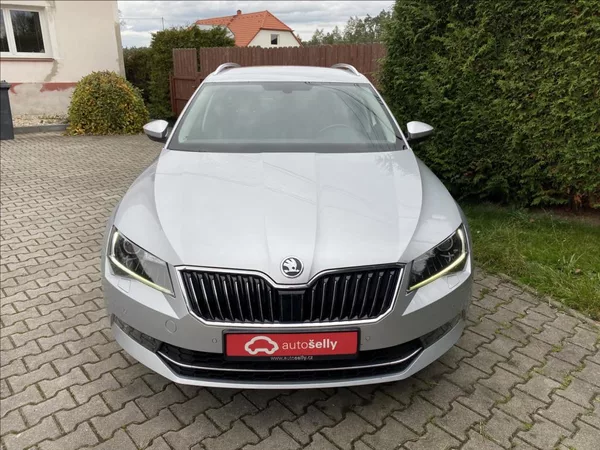 Škoda Superb 2,0 TDi EXECUTIVE / DSG / NAV - foto 8