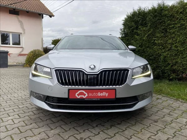 Škoda Superb 2,0 TDi EXECUTIVE / DSG / NAV - foto 9