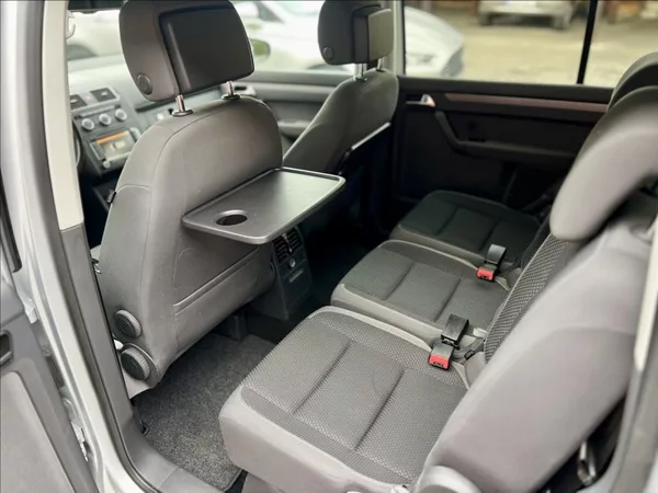 Volkswagen Touran 1,6 TDi NAVI / kamera / ALU - foto 13