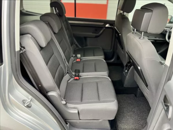 Volkswagen Touran 1,6 TDi NAVI / kamera / ALU - foto 15