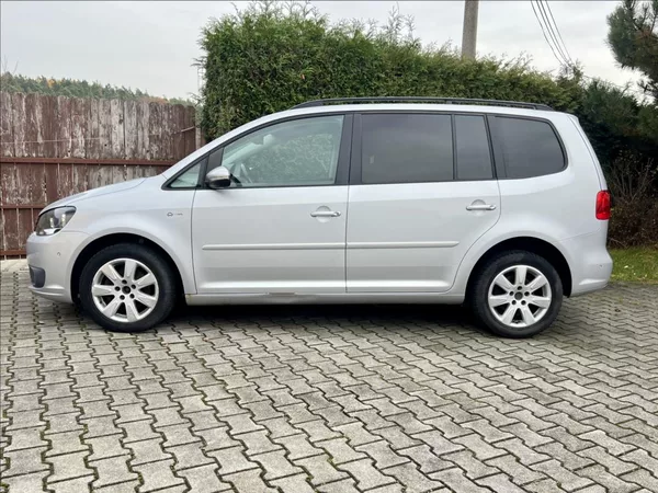 Volkswagen Touran 1,6 TDi NAVI / kamera / ALU - foto 2