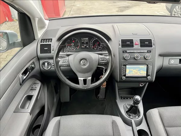 Volkswagen Touran 1,6 TDi NAVI / kamera / ALU - foto 20
