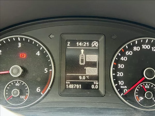 Volkswagen Touran 1,6 TDi NAVI / kamera / ALU - foto 22