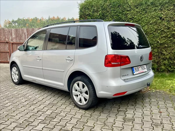 Volkswagen Touran 1,6 TDi NAVI / kamera / ALU - foto 3