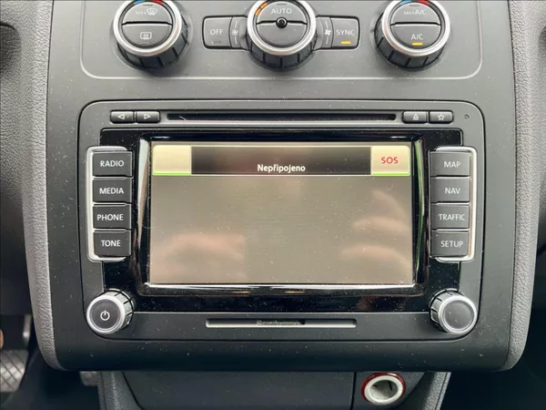 Volkswagen Touran 1,6 TDi NAVI / kamera / ALU - foto 31