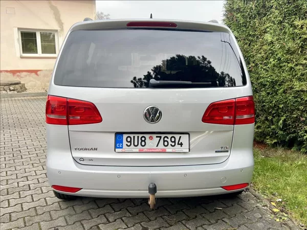Volkswagen Touran 1,6 TDi NAVI / kamera / ALU - foto 4