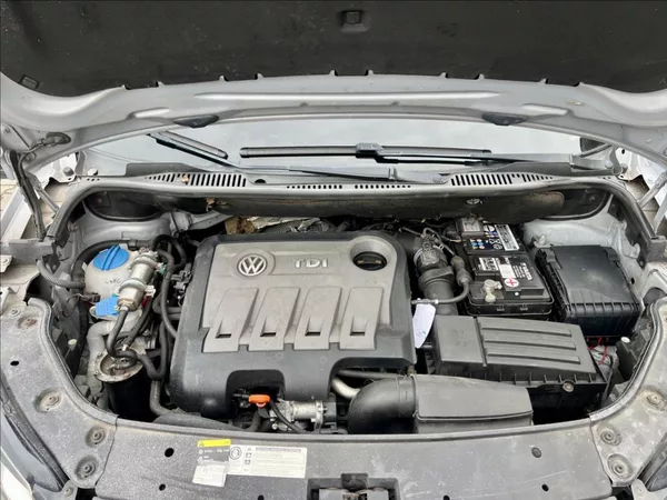 Volkswagen Touran 1,6 TDi NAVI / kamera / ALU - foto 43