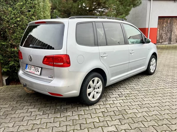 Volkswagen Touran 1,6 TDi NAVI / kamera / ALU - foto 5