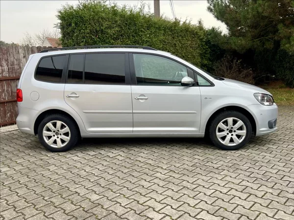 Volkswagen Touran 1,6 TDi NAVI / kamera / ALU - foto 6