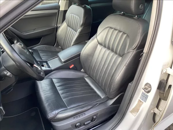 Škoda Superb 2,0 TDI Ambition / NAVI - foto 11