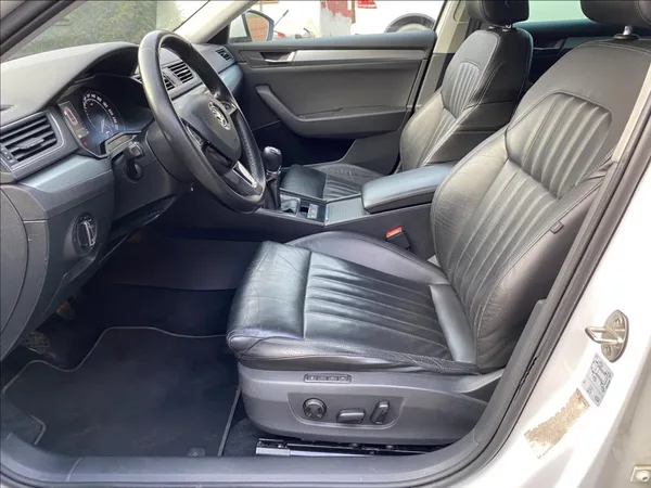 Škoda Superb 2,0 TDI Ambition / NAVI - foto 12