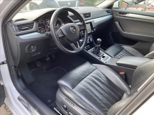 Škoda Superb 2,0 TDI Ambition / NAVI - foto 13