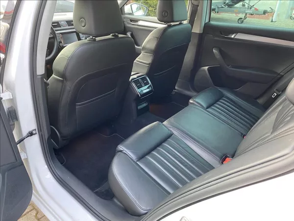 Škoda Superb 2,0 TDI Ambition / NAVI - foto 15