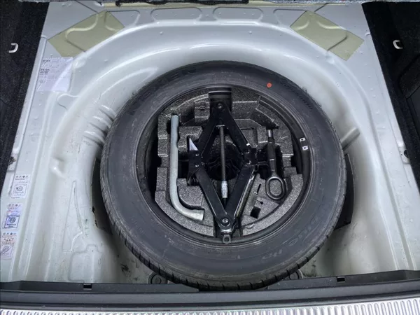 Škoda Superb 2,0 TDI Ambition / NAVI - foto 17