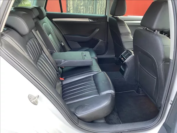 Škoda Superb 2,0 TDI Ambition / NAVI - foto 19