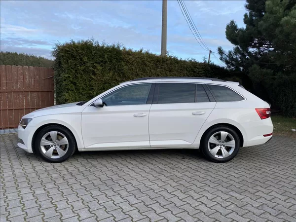 Škoda Superb 2,0 TDI Ambition / NAVI - foto 2