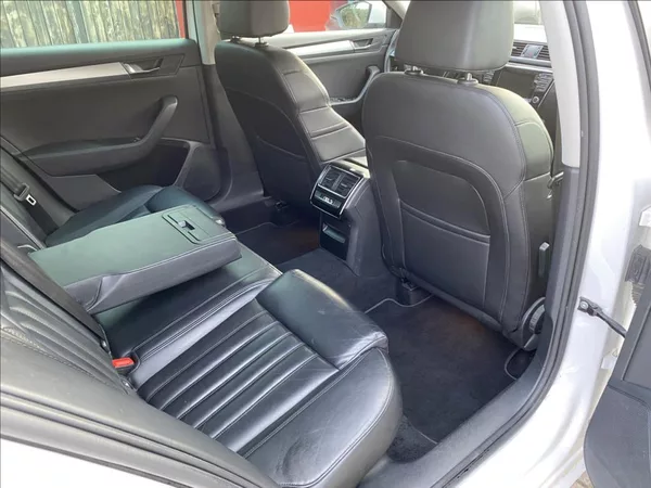 Škoda Superb 2,0 TDI Ambition / NAVI - foto 20