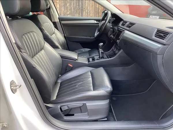 Škoda Superb 2,0 TDI Ambition / NAVI - foto 22
