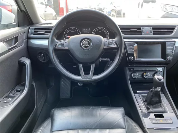 Škoda Superb 2,0 TDI Ambition / NAVI - foto 24