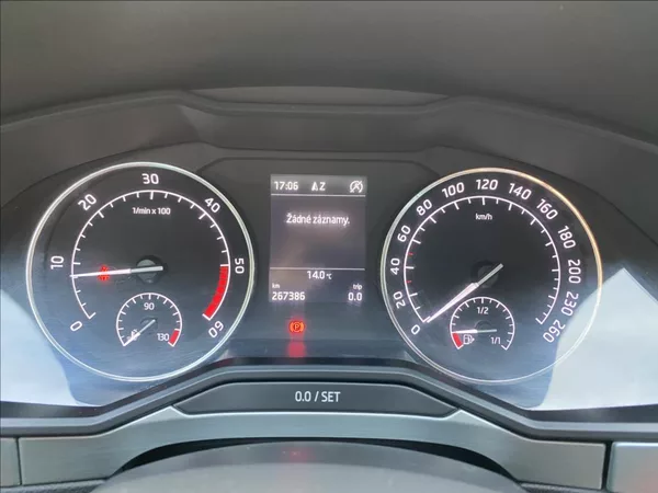 Škoda Superb 2,0 TDI Ambition / NAVI - foto 25
