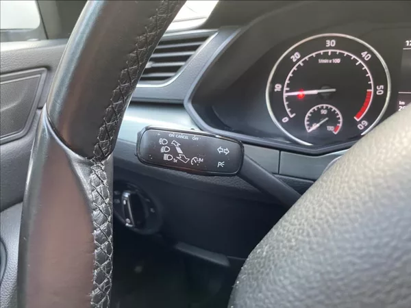 Škoda Superb 2,0 TDI Ambition / NAVI - foto 26