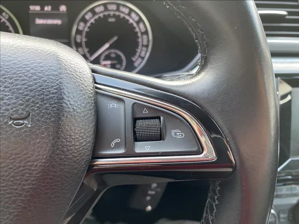 Škoda Superb 2,0 TDI Ambition / NAVI - foto 29